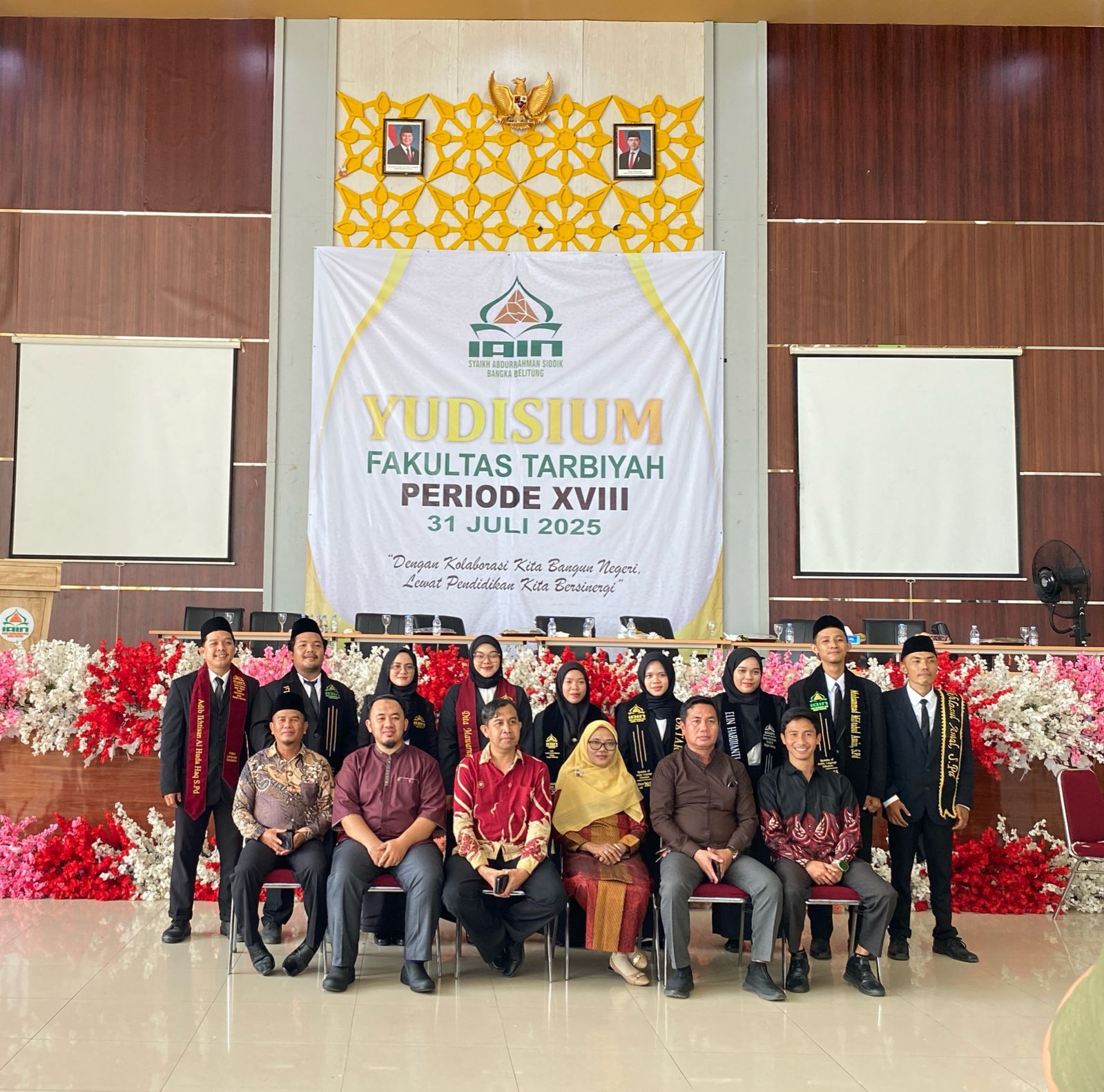 Akhirnya Datang Juga...9 Mahasiswa PBA IAIN SAS mengikuti Pergelaran Yudisium XVIII Fakultas Tarbiyah