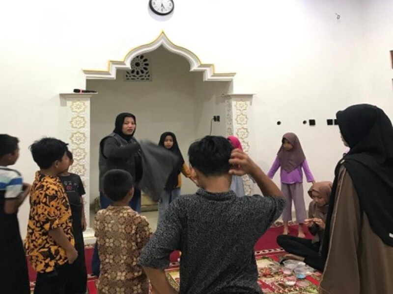Mendesain Pohon Kreatif bersama Anak-anak