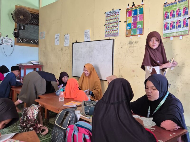 Kegiatan Belajar Mengaji di TPA Al-Akhlak