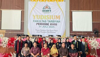 Akhirnya Datang Juga...9 Mahasiswa PBA IAIN SAS mengikuti Pergelaran Yudisium XVIII Fakultas Tarbiyah